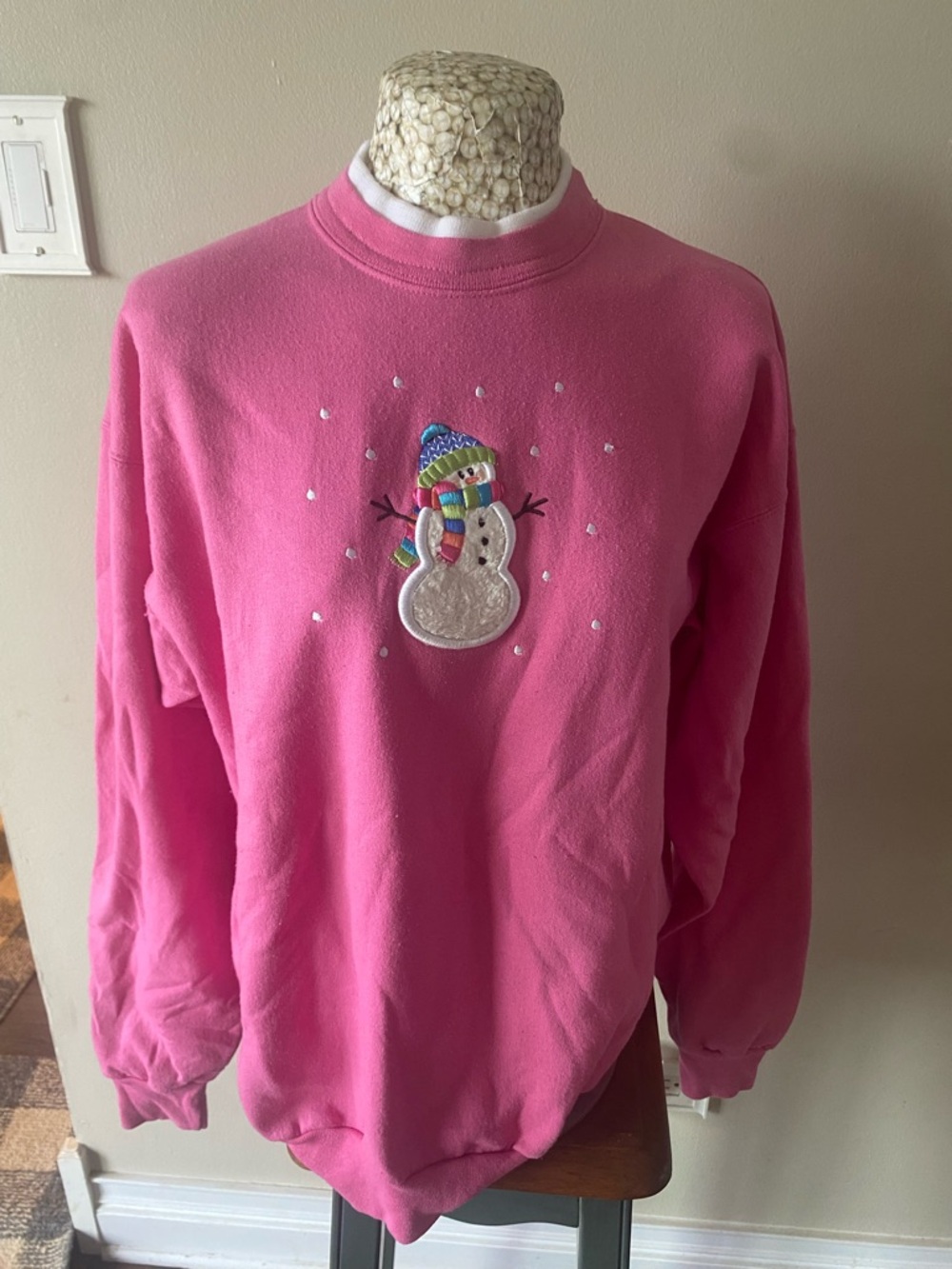 Vintage 90s  Pink Snowman Embroidered Women's Sweatshirt